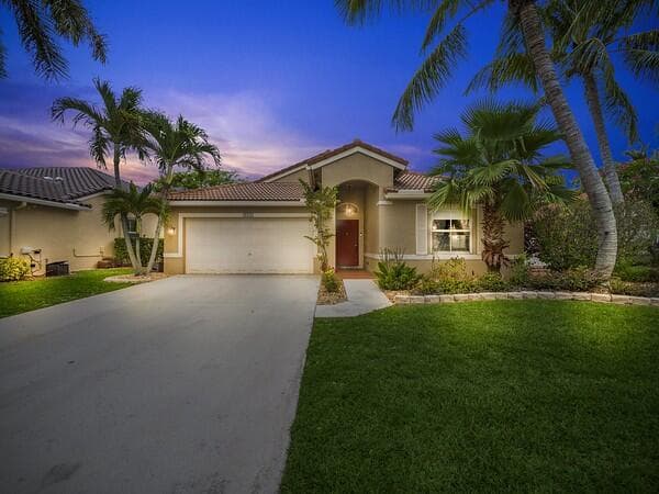 5381 Oakmont Village Circle, Lake Worth, exterior view