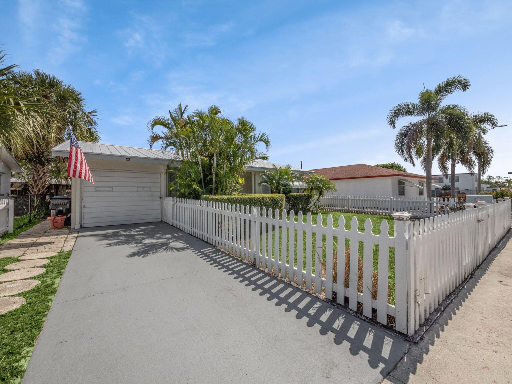 1506 N J Terrace, Lake Worth Beach, view 2