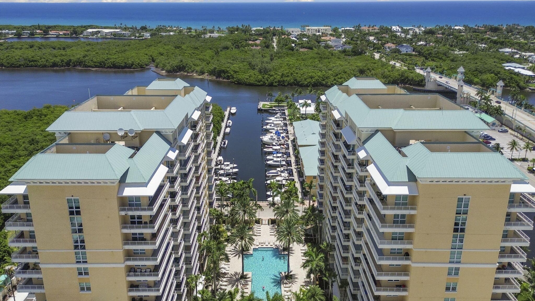 625 Casa Loma Boulevard Unit 302, Boynton Beach, exterior view