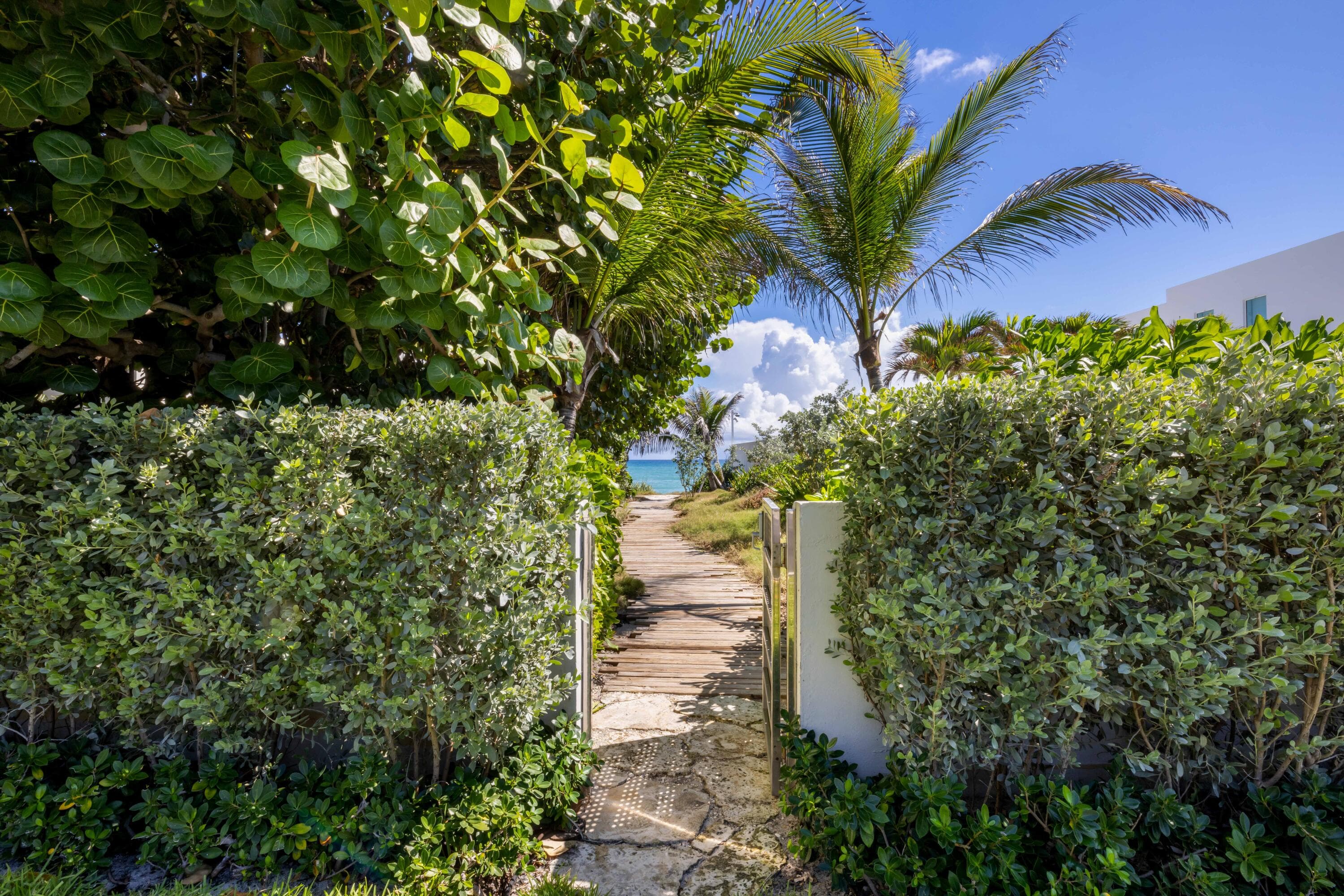 1048 S Ocean Boulevard, Palm Beach, view 2