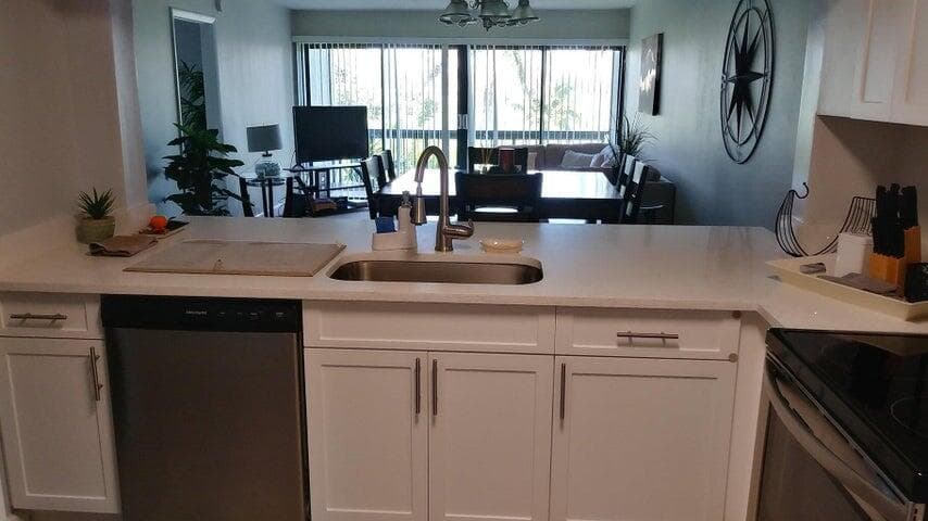 3050 Presidential Way Unit 206, West Palm Beach, view 4