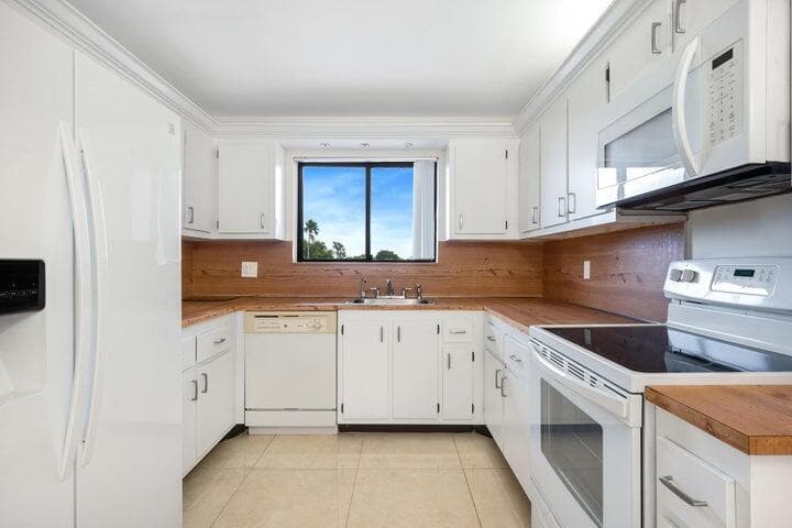 7770 Tahiti Lane Unit 405, Lake Worth, view 2