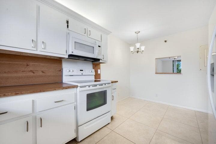7770 Tahiti Lane Unit 405, Lake Worth, view 3