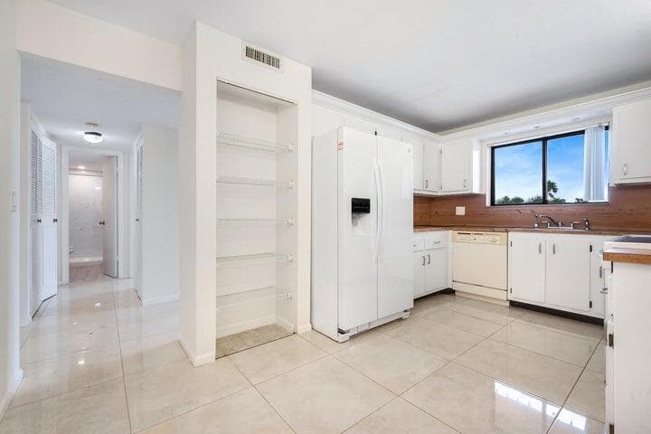 7770 Tahiti Lane Unit 405, Lake Worth, view 4