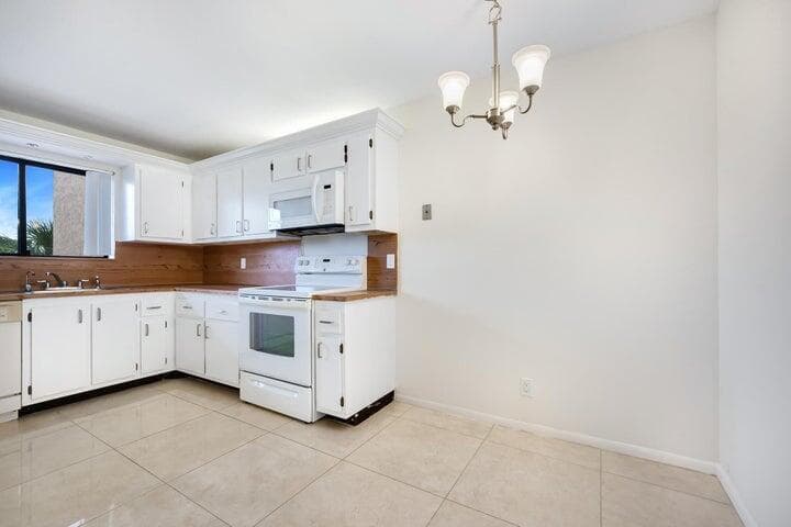 7770 Tahiti Lane Unit 405, Lake Worth, view 5