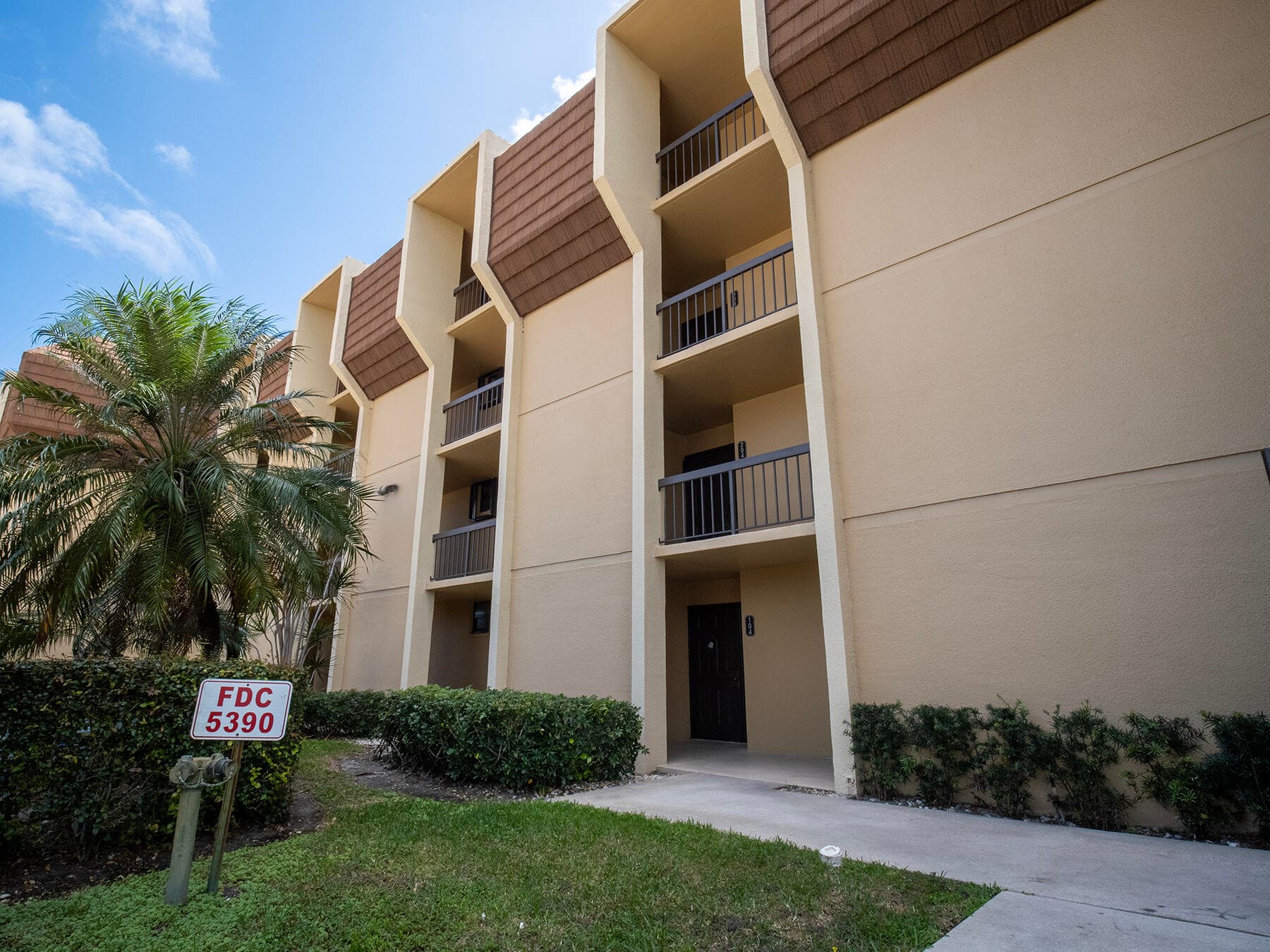 5390 Woodland Lakes Drive Unit 104, Palm Beach Gardens, view 2