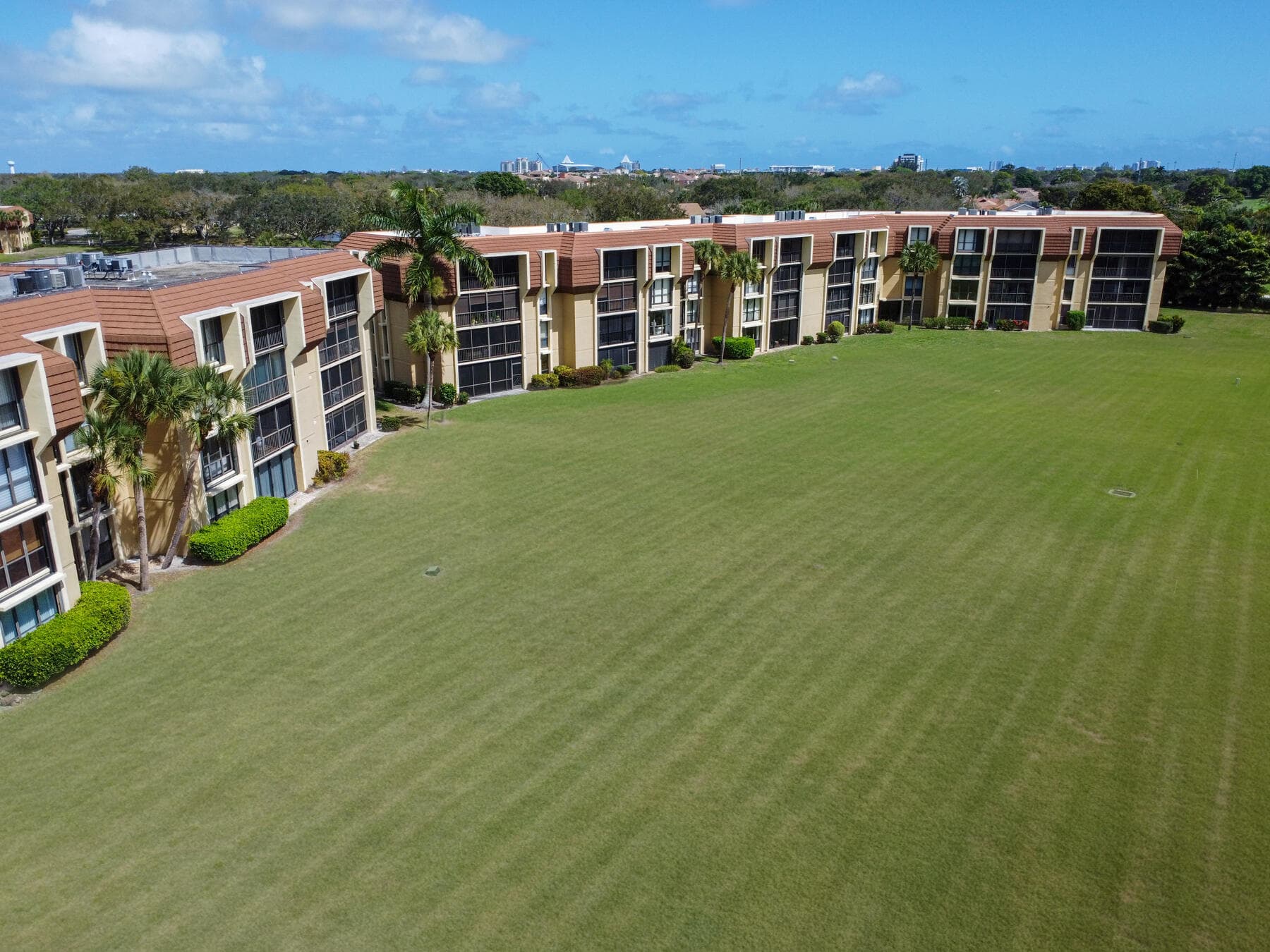 5390 Woodland Lakes Drive Unit 104, Palm Beach Gardens