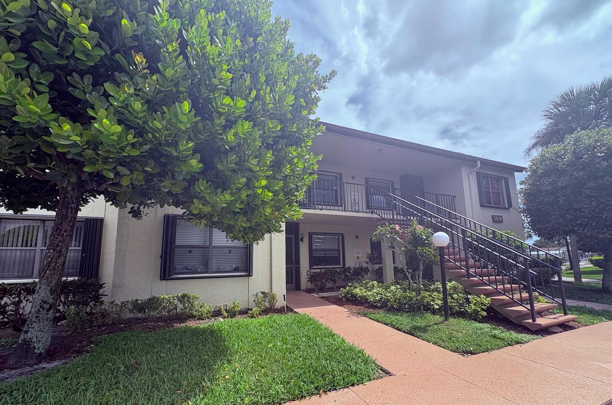 7831 Willow Spring Drive Unit 526, Lake Worth, view 2