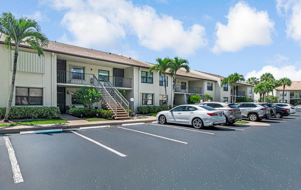 7915 Willow Spring Drive Unit 1223, Lake Worth, view 2