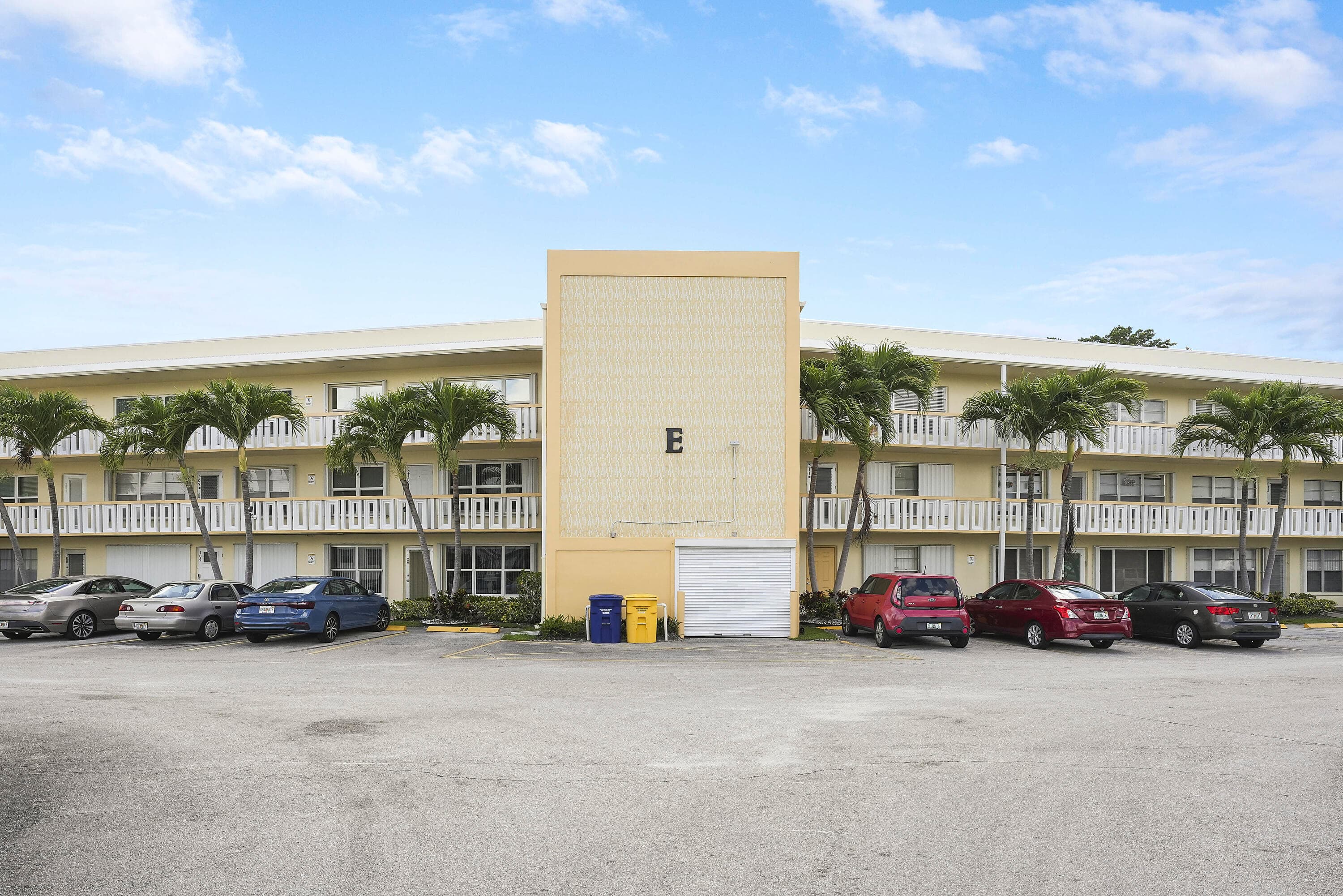 210 Wellington E, West Palm Beach, view 4