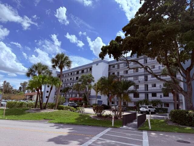 7770 Tahiti Lane Unit 405, Lake Worth