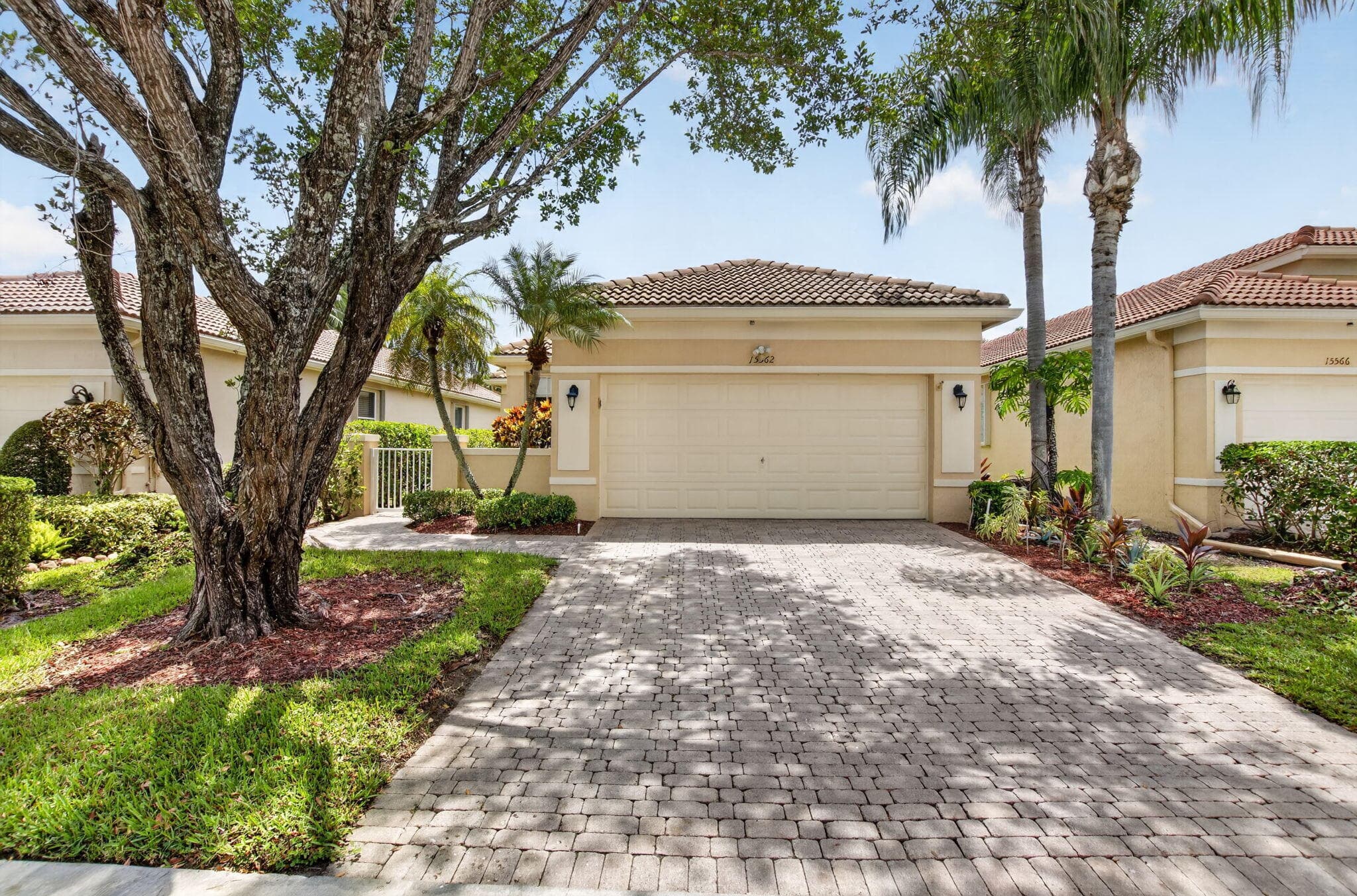 15562 Fiorenza Circle, Delray Beach, view 2