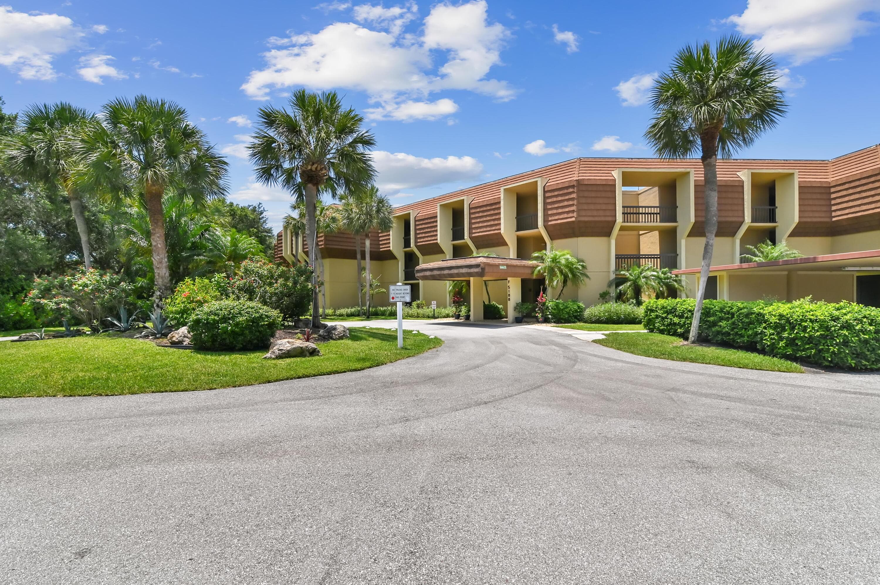5188 Woodland Lakes Drive Unit 332, Palm Beach Gardens