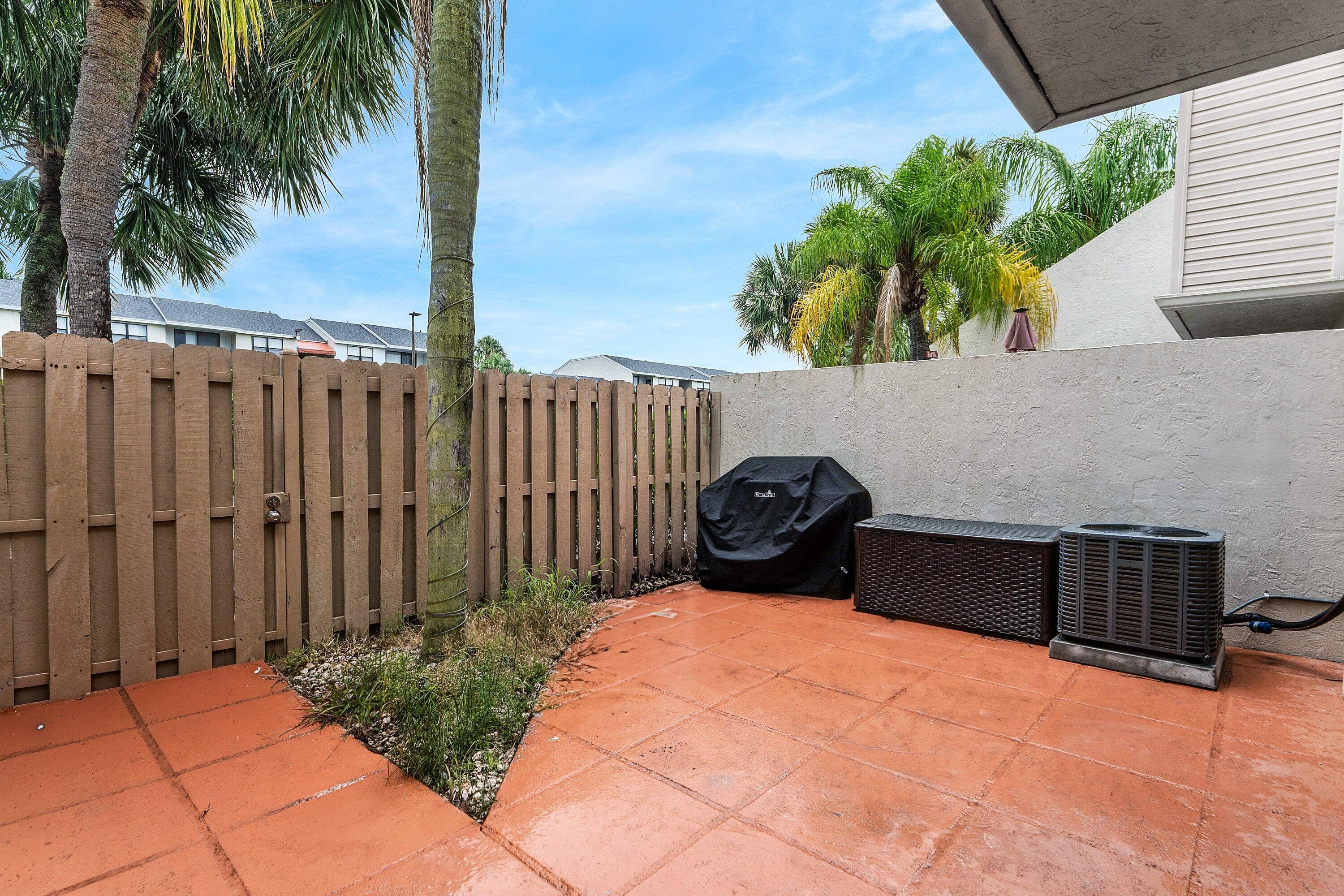 612 Executive Center Drive Unit 107, West Palm Beach, view 3