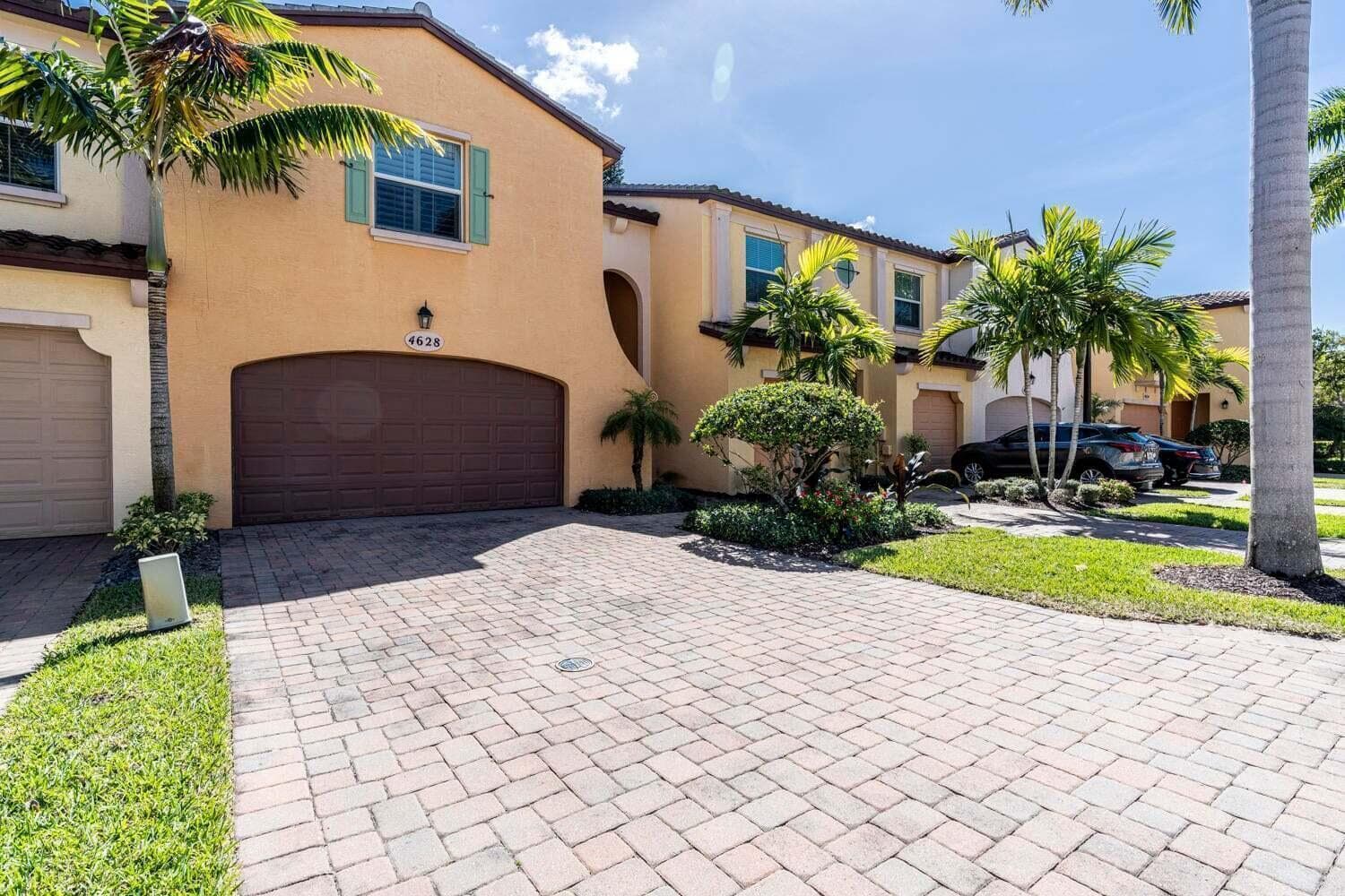 4628 Mediterranean Circle, Palm Beach Gardens, view 3