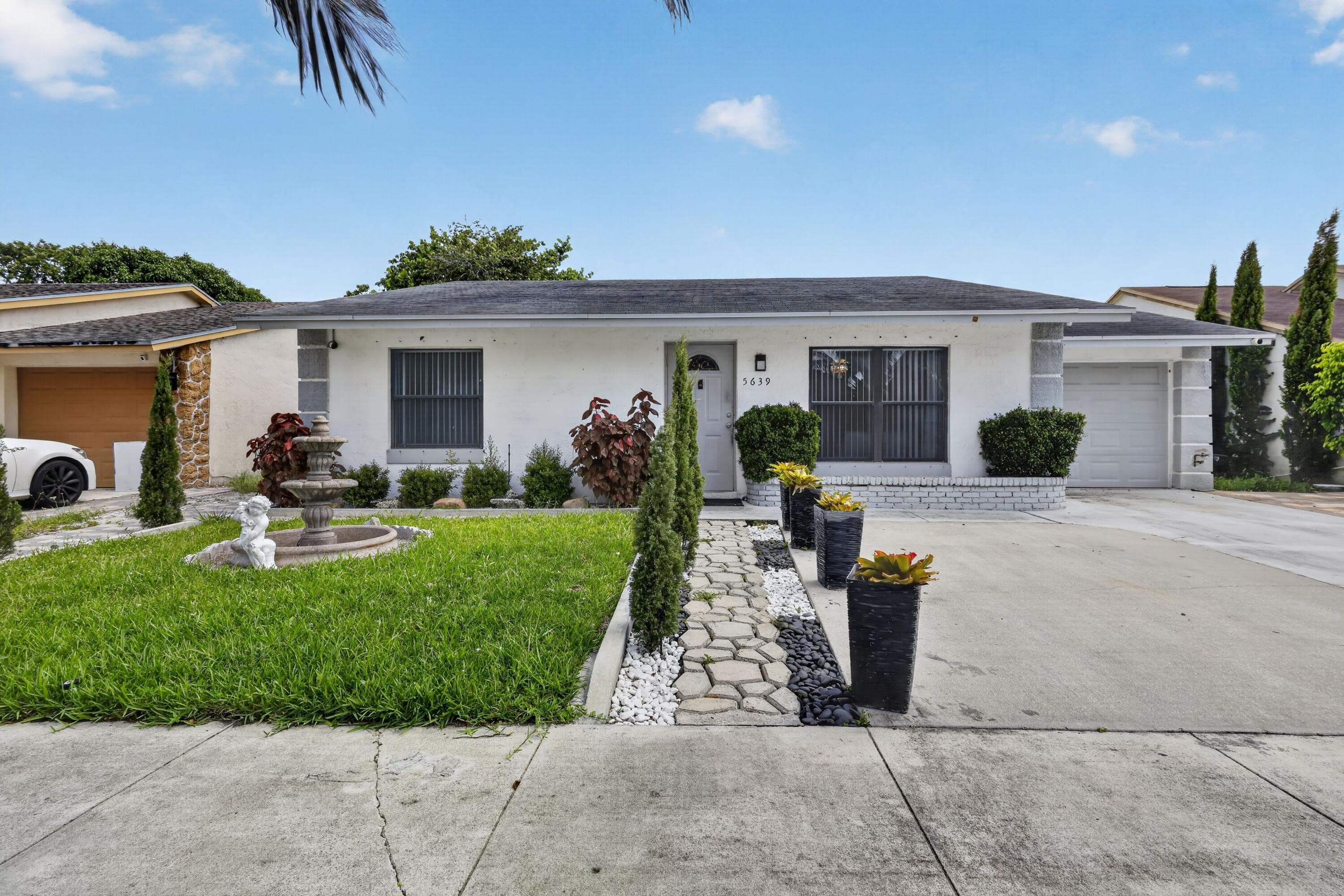 5639 Ithaca Circle E, Lake Worth, view 3