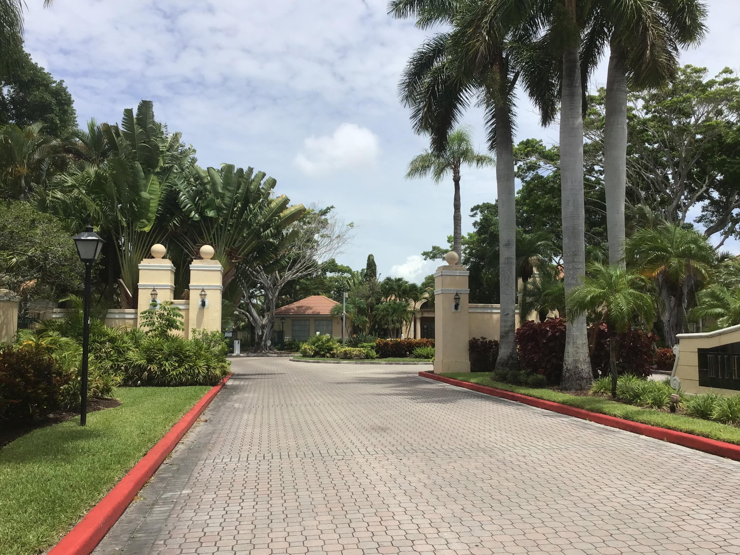 1743 Village Boulevard Unit 304, West Palm Beach, view 3