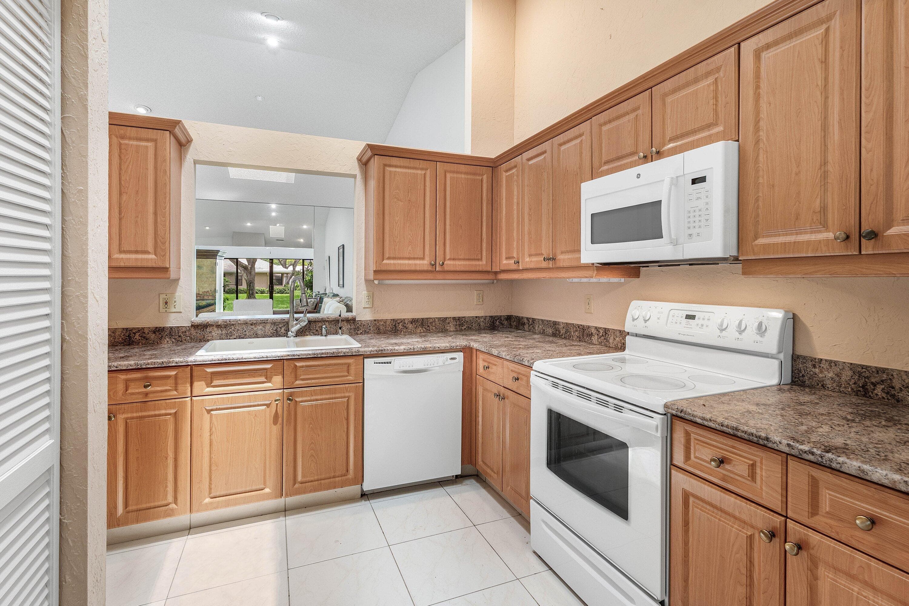 8271 SUN LAKE Drive, Boca Raton, view 4