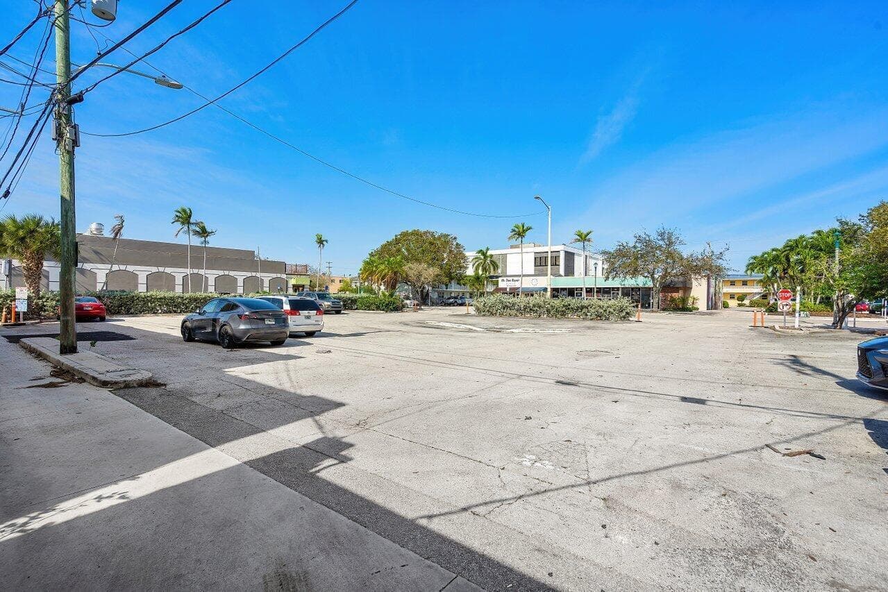 601 Lucerne Avenue, Lake Worth Beach, view 5