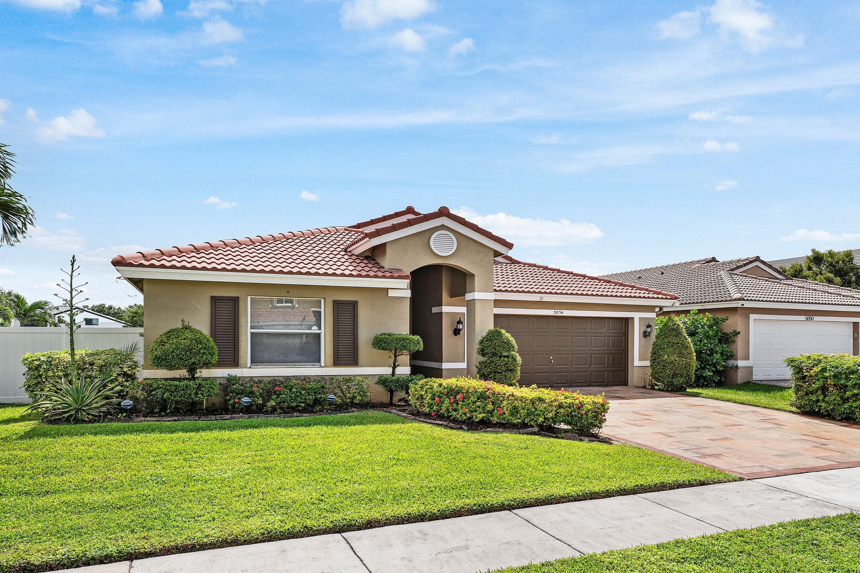 5054 Prairie Dunes Village Circle, Lake Worth, view 2