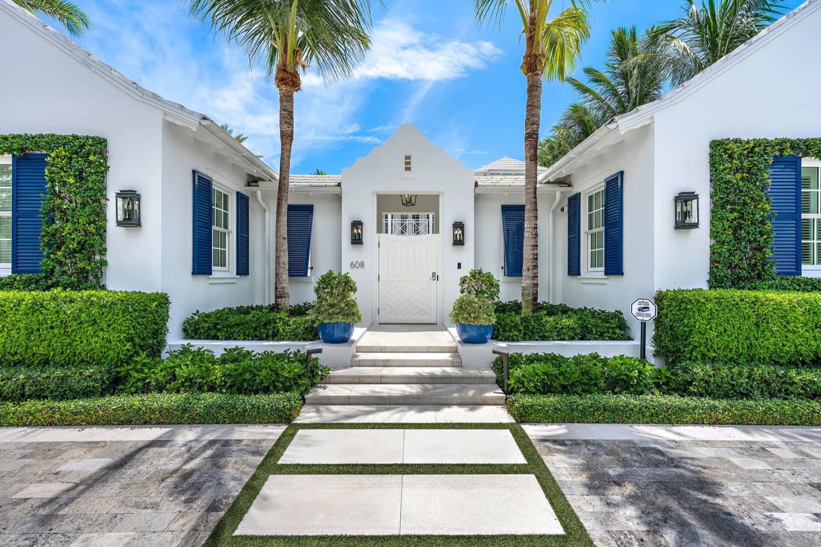 A Palm Beach street in Palm Beach County