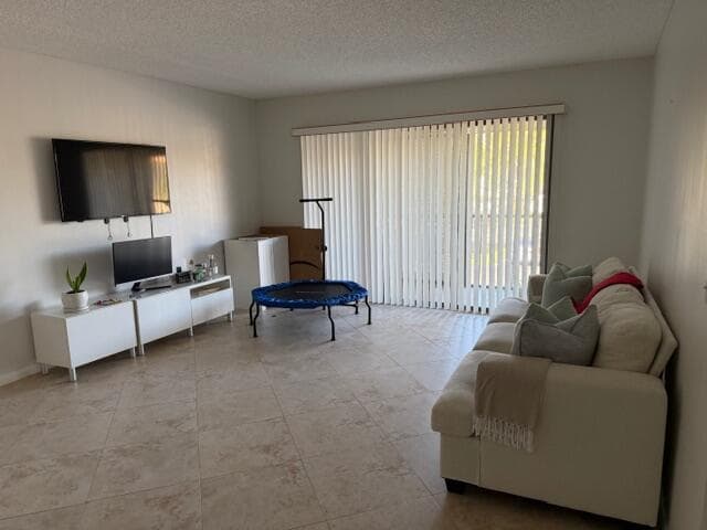 812 Sky Pine Way Unit D2, Greenacres