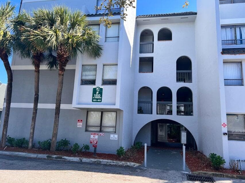 1820 N Congress Avenue Unit 201, West Palm Beach