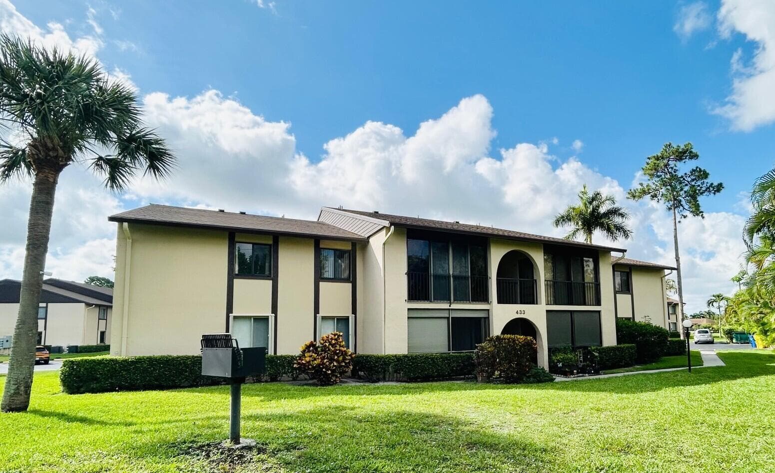 433 Pine Glen Lane Unit C2, Greenacres