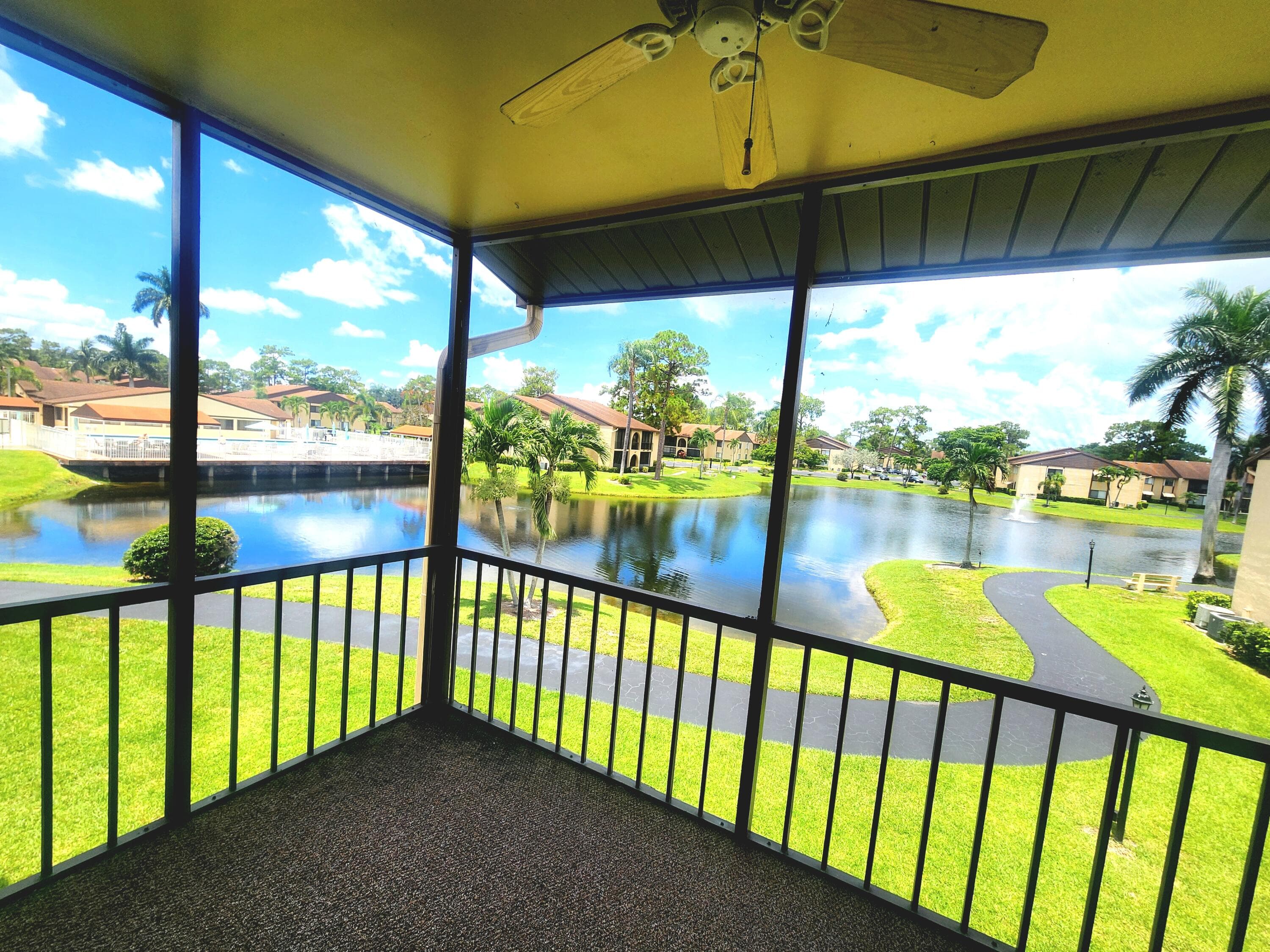 209 Pine Hov Circle Unit B-2, Greenacres