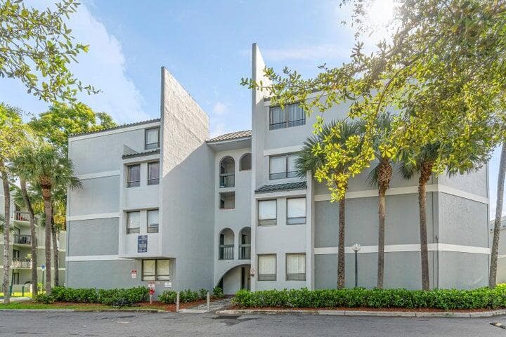 1880 N Congress Avenue Unit 104, West Palm Beach